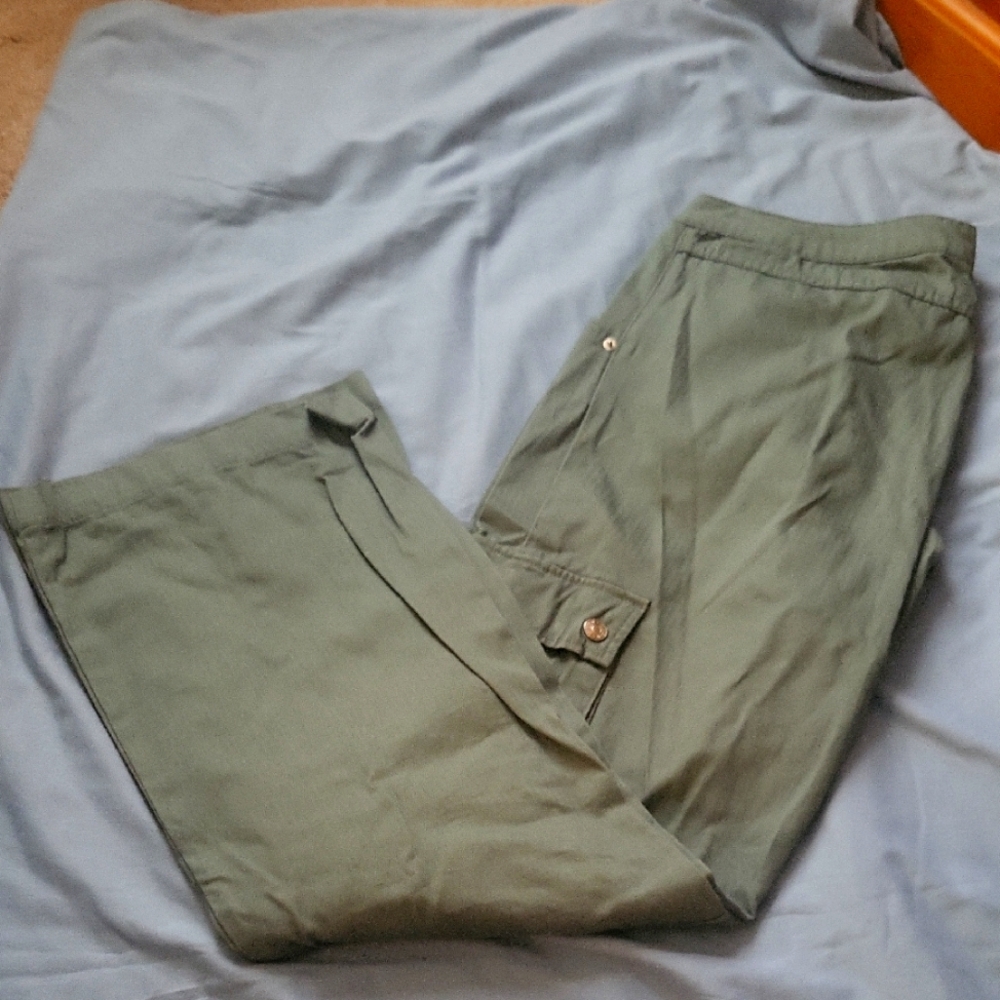 Women's low rise army green cargo